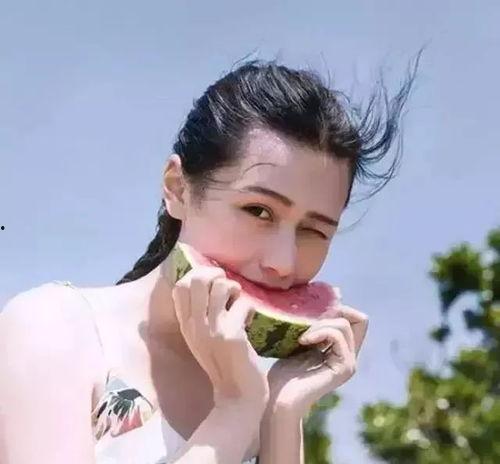 趴下吃瓜头像女,女生们的欢乐时光