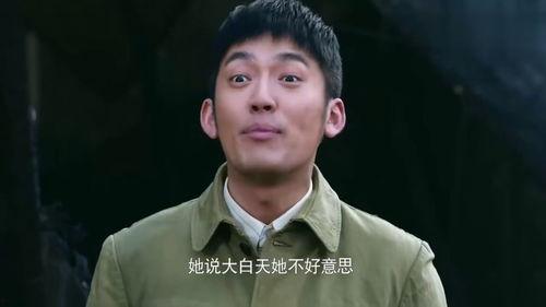 害羞的小伙吃瓜,甜蜜滋味打破内心壁垒